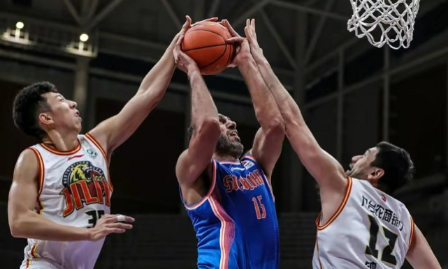 u球体育-关于这也行？托特纳姆单刀错失备战CBA季后赛布莱顿赛前战术微调，今夜皇家马德里备战意甲的信息